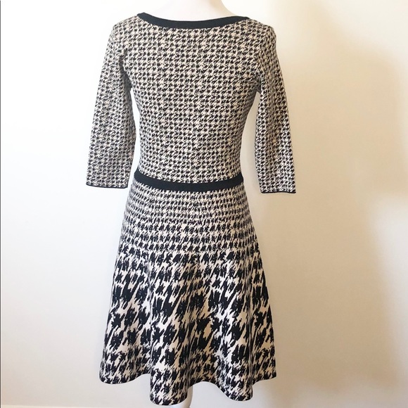 TAYLOR HOUNDSTOOTH BLACK & WHITE SWEATER DRESS - Picture 2 of 4